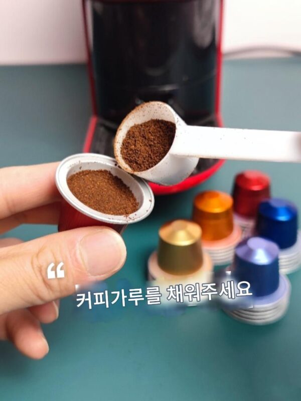 네슬레 네스프레소 캡슐 커피 쉘에 채워진 일회용 커피 캡슐 쉘로 직접 커피를 만들어보세요