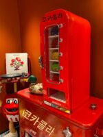 미국 레트로 코카콜라 미니 자판기 10캔 팝업 소형 냉장고 홈카 자판기 - 이미지 3