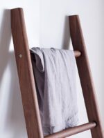 견고한 목재 사다리 선반 바닥 침실 코트 선반 침대 끝 입구 작은 옷걸이 욕실 사다리 타월 선반 - 이미지 5