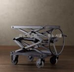 산업 스타일 로프트 아이언 레트로 커피 테이블 견고한 나무 거실 소파 사이드 테이블 사이드 테이블은 들어올려 옮길 수 있는 디스플레이 테이블입니다.