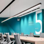 미니멀리스트 우드 그레인 알루미늄 원라인 레스토랑 샹들리에 직사각형 오피스 숍 모던 노르딕 디자인 롱 샹들리에 - 이미지 3