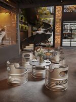 오래된 철공소 산업용 바람 오일통 테이블과 의자 카페 오토바이 클럽 바 휴식 협상 부스 소파 조합 - 이미지 4