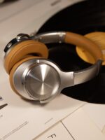 [수출 인기상품!] AUSDOM 헤드마운트 무선 블루투스 헤드폰, 액티브 노이즈 캔슬링, 레트로 스포츠, 휴대성