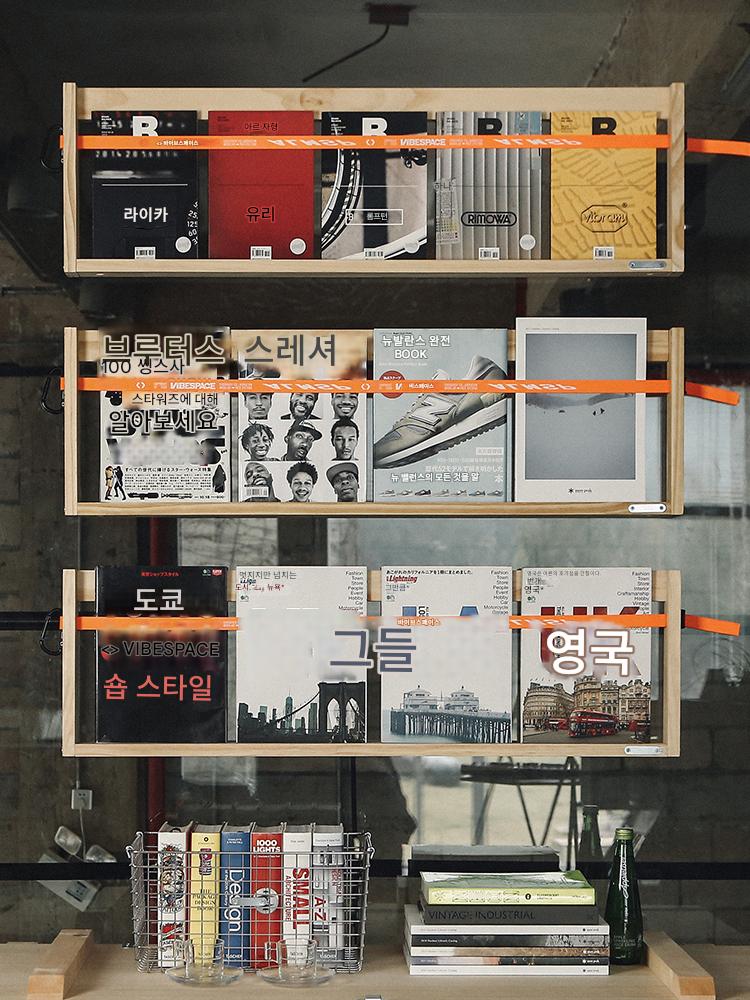 main_646836594414_0-1 벽걸이 책장, 펀치프리 캠핑 스타일, 북유럽풍 나무 책장, 침실, 거실, 수납형 벽걸이 잡지꽂이 - 이미지 1