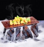 창의적인 일본 인터넷 유명인 검은 화산탄 모양 바베큐 접시는 건조 얼음을 담고 연기를 낼 수 있는 예술적 개념 접시 식기