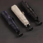 111g 초경량 깃털 3단 우산 휴대용 컴팩트 블랙 접착제 선크림 UV upf50+ 햇살 좋은 날과 비오는 날을 위한 우산 - 이미지 2