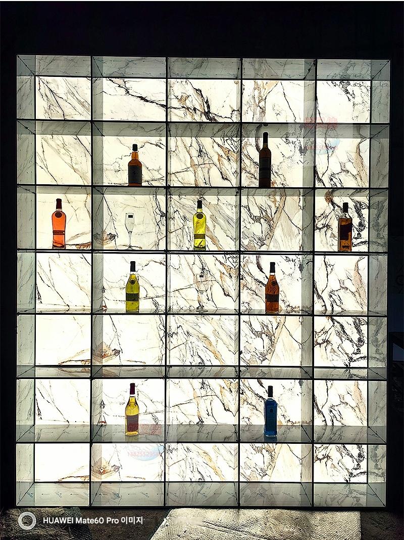 main_666258223175_0-1 아크릴 발광 백 플레이트 스테인리스 스틸 금속 디스플레이 캐비닛 고급 호텔 클럽 와인 캐비닛 와인 랙 - 이미지 1