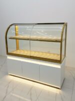 스팟 사이드 캐비닛 빵 캐비닛 신규 고급 티타늄 도금 스테인리스 스틸 아크형 아일랜드 케이크 모델 캐비닛 유리 디스플레이