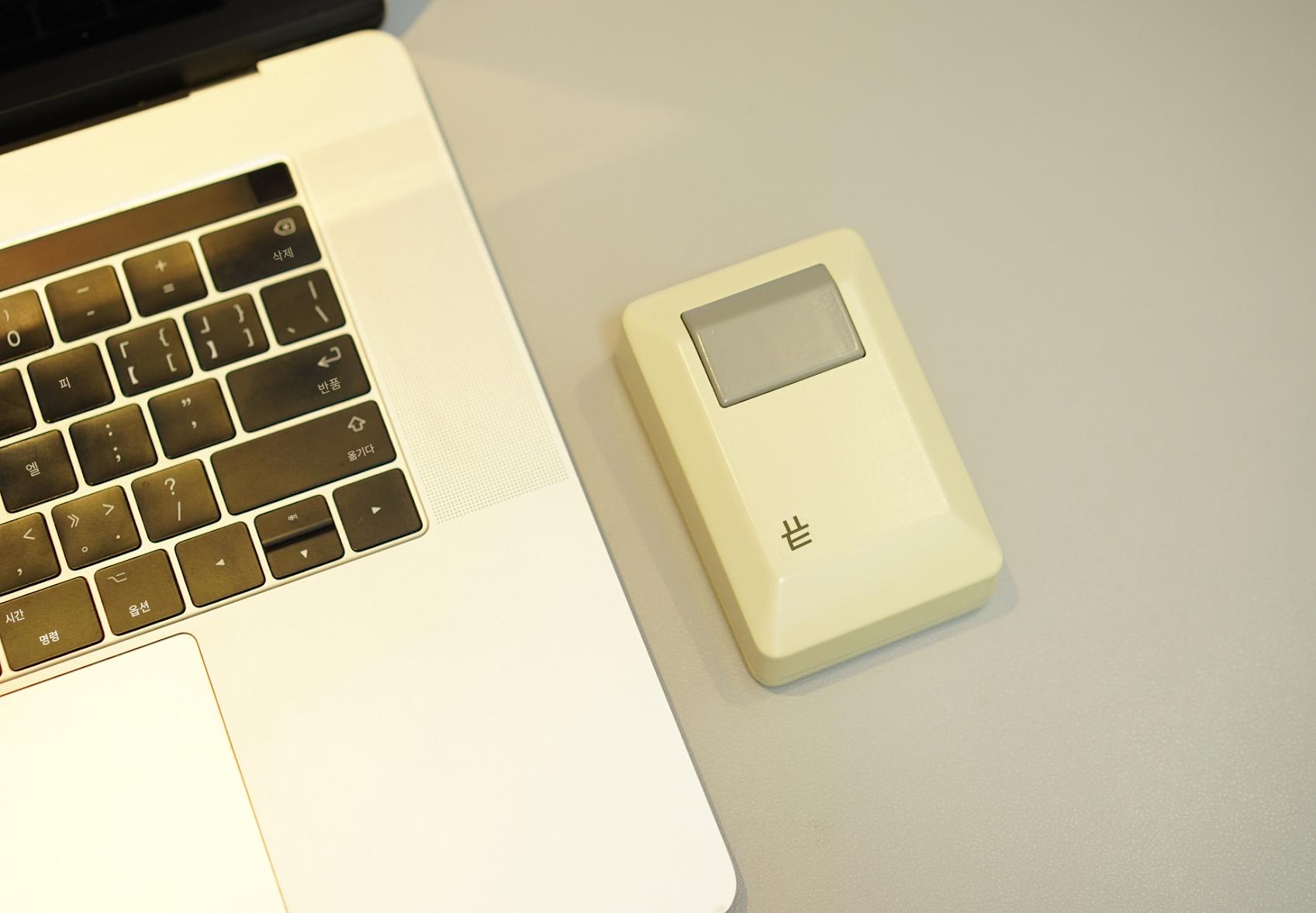 main_669148225839_0-1 M0100 매킨토시 마우스 복제품 듀얼모드 무선 블루투스 마우스 충전식 매킨토시 마우스 DIY - 이미지 1