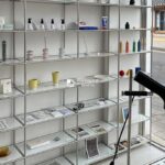 모던 심플 멀티 레이어 플로어 스탠딩 화장품 투명 디스플레이 캐비닛 유리 수납 랙 신발 가방 액세서리 수납 디스플레이 랙 - 이미지 4