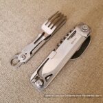 야외 캠핑용 식기 EDC 스테인리스 스틸 다기능 접이식 포크 스푼 콤비네이션 병따개 분해 칼과 포크 세트 - 이미지 2