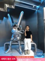 2024 인터넷 셀러브리티 로비 전기 도금 달빛 큰 토끼 장식품 바닥 집 거실 호텔 장식 장식 조각