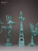 삼성두이 쓰촨 광한 청동 서 있는 남자 가면 비행 남자 비행 새 인간 머리 초상화 수직 눈 신성한 나무 공예 장식품 - 이미지 4