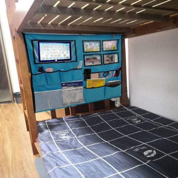 기숙사 공간 활용 유물 윗쪽 이층 침대 탁자 아래 기숙사 유물 기숙사 변신 좋은 것 침대 수납 걸이 가방