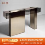 가볍고 고급스러운 이탈리아 스타일 현관 홀 캐비닛 디자이너 크리에이티브 엔드 테이블 스테인리스 스틸 정사각형 테이블 현관 홀 홀 테이블