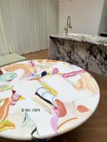 끌로 깎은 고양이 유리섬유 맞춤형 네덜란드 예술가 용광로 유화 페인팅 테이블 창의적 조명 고급 레저 식탁 - 이미지 5