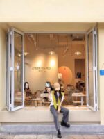 알루미늄 합금 좌우 접이식 창호 하부 트랙이 없는 오픈 바 매우 좁은 슬라이딩 창호 발코니 밀폐형 파노라마 유리창 - 이미지 2