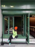 알루미늄 합금 좌우 접이식 창호 하부 트랙이 없는 오픈 바 매우 좁은 슬라이딩 창호 발코니 밀폐형 파노라마 유리창 - 이미지 5