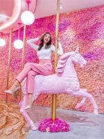 사람들이 앉고, 장식하고, 진열하고, 결혼 사진 촬영하고, 웨딩 드레스를 입고, 유명인 매장에서 윙스 호스를 숍으로 사용할 수 있는 맞춤형 유리 섬유 회전목마