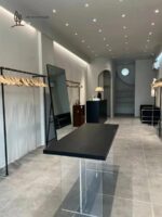 한국 의류 매장 섬 디스플레이 테이블 옷장 테이블 아크릴 다리 가운데 견고한 나무 식탁 디스플레이 테이블 - 이미지 4