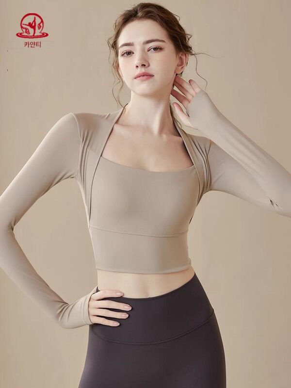 KAYANTY 하이엔드 스포츠 탑 긴팔 슬림핏 요가복 가슴 패드가 달린 숄 가짜 투피스 피트니스복