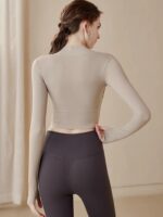 KAYANTY 하이엔드 스포츠 탑 긴팔 슬림핏 요가복 가슴 패드가 달린 숄 가짜 투피스 피트니스복 - 이미지 2