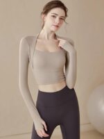 KAYANTY 하이엔드 스포츠 탑 긴팔 슬림핏 요가복 가슴 패드가 달린 숄 가짜 투피스 피트니스복 - 이미지 4
