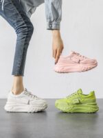 두꺼운 밑창의 봄 녹색 통기성 아빠 신발 여성용 2024년 신제품 올매치 경량 포레스트 검프 신발 키 키우기 스포츠 신발 보드 신발 - 이미지 2