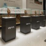 전문 맞춤형 목재 페인트 박물관 주류 진열장 회사 전시 제품 전시 유리 진열 부스 - 이미지 5