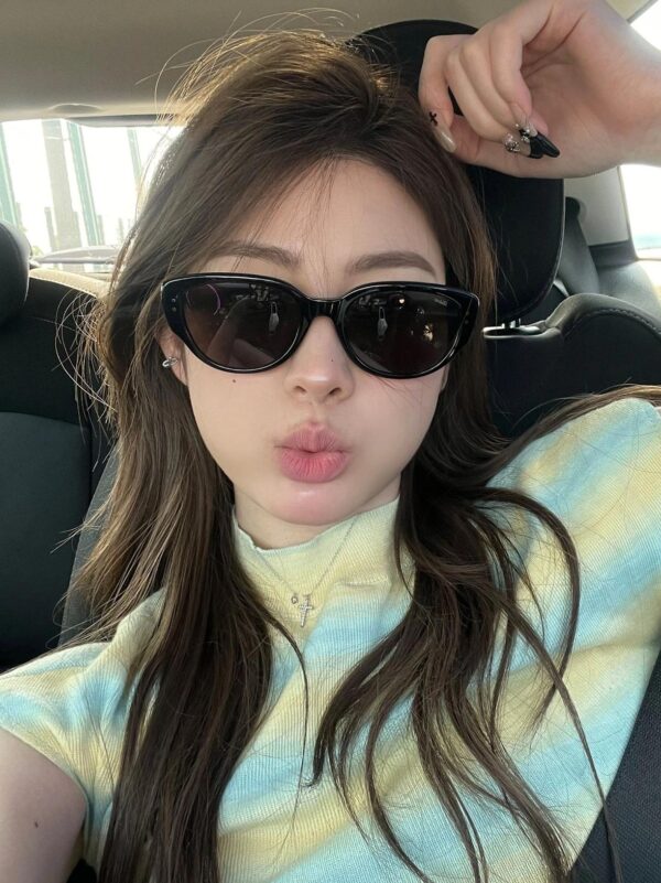 2025년 여성용 캣아이 선글라스 레트로 핫걸 화이트 프레임 하이엔드 인스 인터넷 셀럽 소형 얼굴 자외선 차단 개성 선글라스 남성용