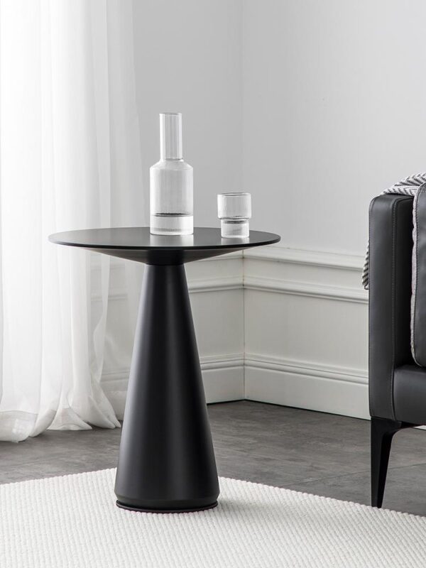 Beimu Nianhua 모던 라이트 럭셔리 사이드 테이블 이탈리아 미니멀리스트 블랙 소형 커피 테이블 라운드 소파 금속 코너 테이블 디자이너