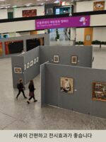 원활한 서예 및 그림 전시 보드 맞춤형 학교 사진 홍보 보드 붙인 린넨 서예 및 그림 예술 작품 모바일 파티션 벽 전시 벽 - 이미지 3