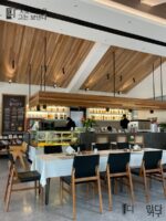 노르딕 심플 새들 가죽 다이닝 의자 솔리드 우드 등받이 의자 홈 레트로 인더스트리얼 스타일 디자이너 레저 협상 의자 - 이미지 3