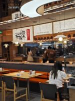 노르딕 심플 새들 가죽 다이닝 의자 솔리드 우드 등받이 의자 홈 레트로 인더스트리얼 스타일 디자이너 레저 협상 의자 - 이미지 4