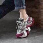 2025년 봄 신상품 정품 가죽 두꺼운 밑창 아빠화 여성 캐주얼 레이스업 로우탑화 디자인 인 트렌디화 하이힐 - 이미지 3