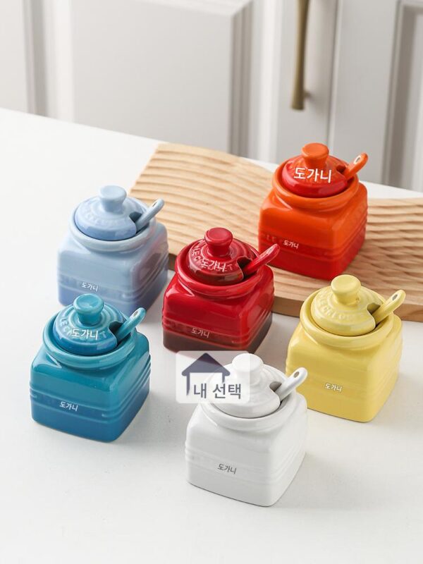 프랑스 쿨 컬러 LE CREUSET 고가 주방 조미료 항아리 도자기 조미료 항아리 가정용 컬러 소금 항아리 숟가락 포함