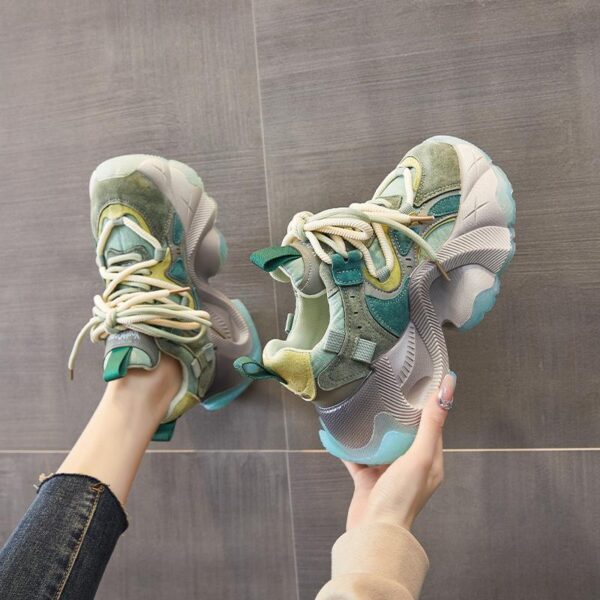 정품 가죽 레트로 두꺼운 밑창 아빠 신발 여성용 2024년 가을 신상품 홍콩 스타일 작은 키 증가 캐주얼 스포츠 올매치 트렌드