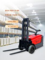스탠드업 레그리스 전기식 포크리프트 1톤 2유압 신에너지 소형 창고 리프팅 및 핸들링 푸셔 - 이미지 2