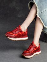 2024 봄과 가을 신상품 레드 소가죽 대디 슈즈 여성용 가벼운 올매치 스포츠 여행화 정품 가죽 두꺼운 밑창 캐주얼화