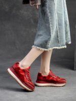 2024 봄과 가을 신상품 레드 소가죽 대디 슈즈 여성용 가벼운 올매치 스포츠 여행화 정품 가죽 두꺼운 밑창 캐주얼화 - 이미지 4