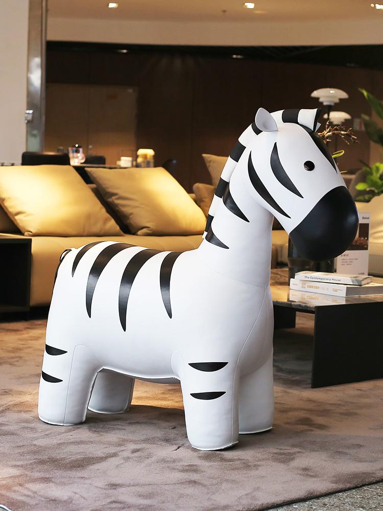 main_768931543262_0-1 미국산 정품 수입 심플 클럽 가죽 핸드메이드 바닥형 장식품 이사 이사 선물 기린 - 이미지 1