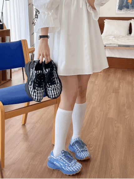 스팟 수무진 연꽃잎 가장자리 여성 두꺼운 바닥 캔버스화 운동화 여성 한국 2024 봄 귀여운 로리