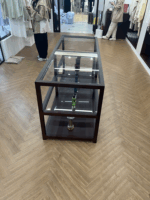 의류 매장 견고한 목재 유리 디스플레이 테이블 보석 매장 액세서리 매장 아동복 매장 섬 테이블 중구 러닝 워터 테이블 - 이미지 2