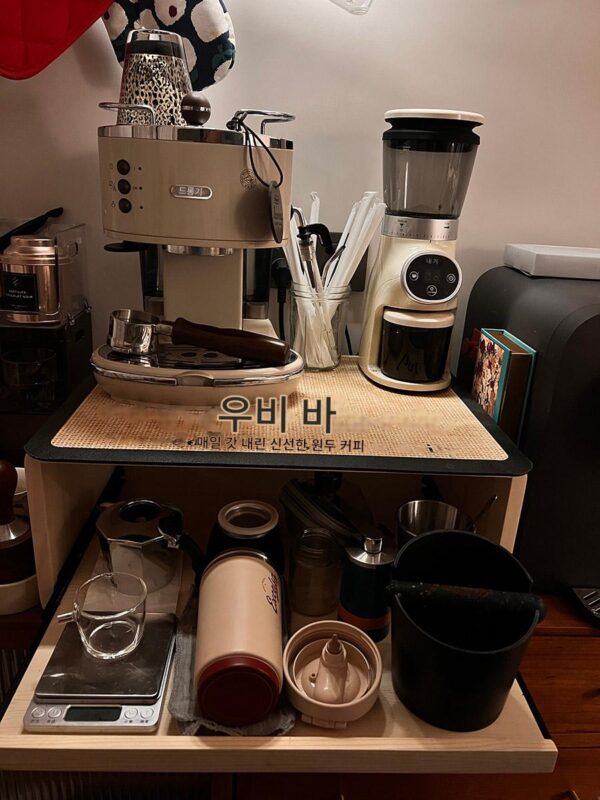 맞춤형 커피 머신 선반 주방용품 선반 밥솥 전자레인지 선반 풀아웃 스케이트보드 서랍 단단한 나무