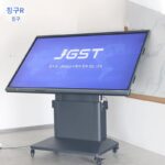 Jinggu 98 86인치 TV 모바일 리프팅 스탠드 회의실 전자 샌드 테이블 터치 올인원 머신 전기 플립 - 이미지 2
