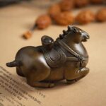 돈을 든 황동 말 손잡이 인형, 조디악 말, 남자 휴대용 손잡이, 가정 장식, 데스크탑 티펫 작은 장식품 - 이미지 2