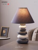 JOICO 스위스 스마트 테이블 램프 침실 침대 옆 램프 레트로 크리에이티브 따뜻한 패브릭 눈 보호 거실 장식 장식품