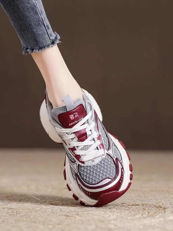 유럽식 스테이션 정품 가죽 스티칭 통기성 경량 아빠 신발 여성 봄과 가을 새로운 패션 플랫폼 두꺼운 바닥 레이스업 스포츠 신발