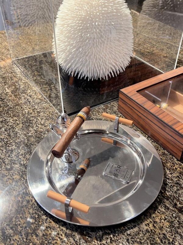 롤스로이스 리틀 골든 맨 시가 트레이 하이엔드 라이트 럭셔리 상업용 재떨이 럭셔리 하우스 거실 홀 트레이 장식품