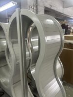 견고한 나무 미국 첼로 와인 캐비닛 다이닝 사이드 캐비닛 유리 더블 도어 조각 유럽 디스플레이 캐비닛 홈 라이트 럭셔리 거실 - 이미지 4